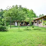 Penzion Nyugalom Az Erdo Koezepen