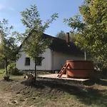 Penzion Nyugalom Az Erdo Koezepen 4*