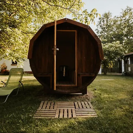 Nyugalom Az Erdo Koezepen Gasthof 4*