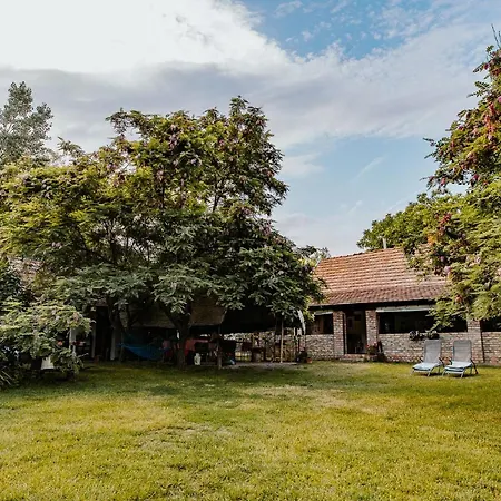 Gasthof Nyugalom Az Erdo Koezepen 4*