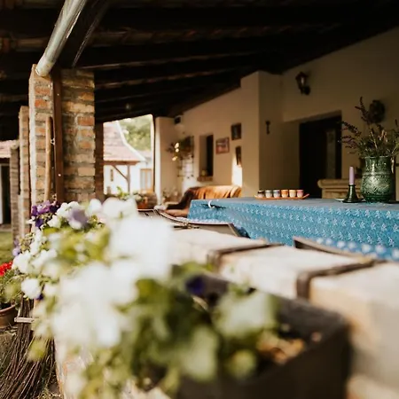 Nyugalom Az Erdo Koezepen Gasthof 4*