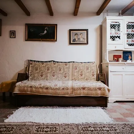Konukevi Nyugalom Az Erdo Koezepen *