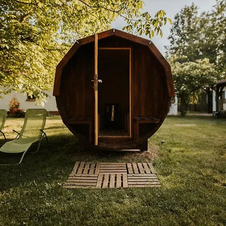 Nyugalom Az Erdo Koezepen 4*