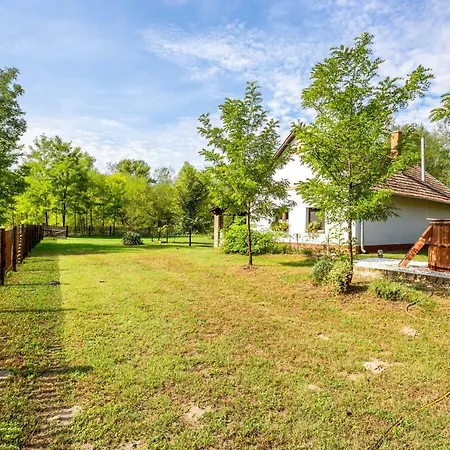 Nyugalom Az Erdo Koezepen Гостевой дом 4*
