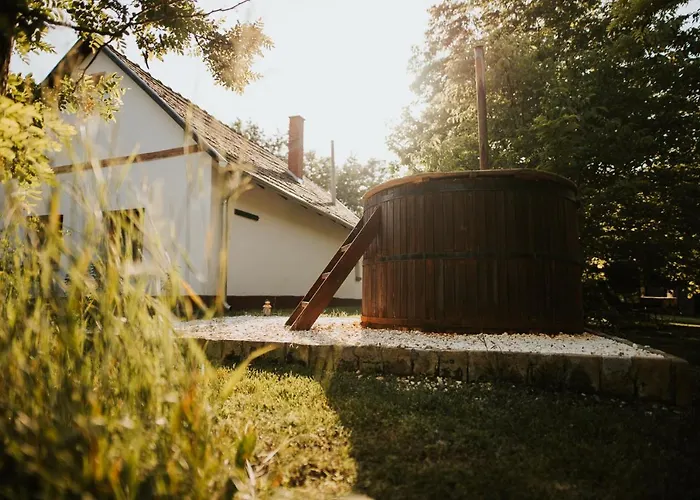 Nyugalom Az Erdo Koezepen 4*