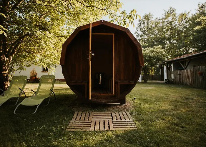 Nyugalom Az Erdo Koezepen Gasthof 4*