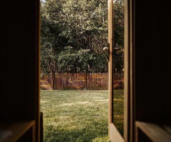 Gasthof Nyugalom Az Erdo Koezepen