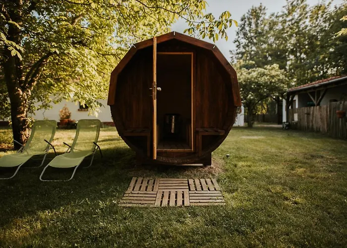 Nyugalom Az Erdo Koezepen 4*