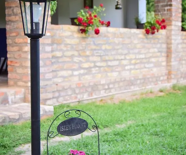 Nyugalom Az Erdo Koezepen Ruzsa