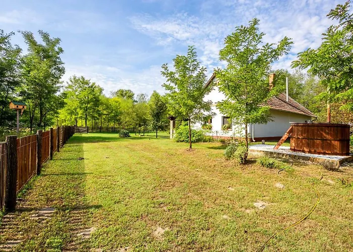 Nyugalom Az Erdo Koezepen Gasthof 4*